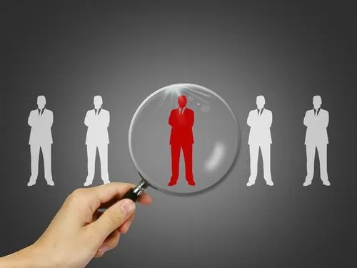 讨论人力资源管理系统在劳动力成本控制中的优点和局限性